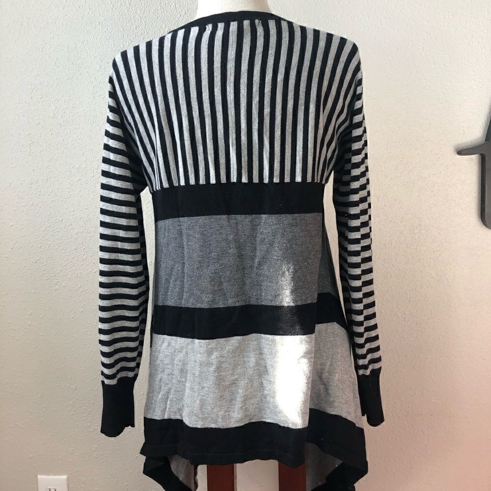 Feverā
CardiganĀ SweaterāSizeāMedium - Picture 4 of 6